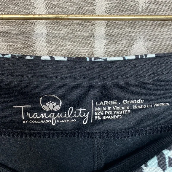 Tranquility by Colorado Clothing Athletic Skort Blue Floral Size: Large - Picture 3 of 4